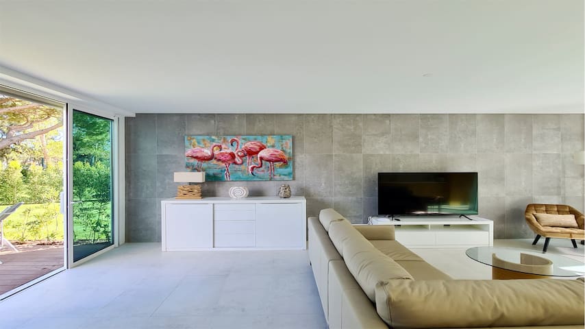 Clever Details managed Airbnb listing 3