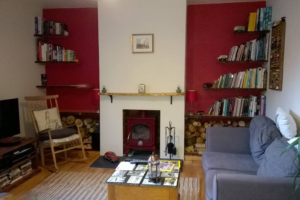 Lounge diner, log burner, sky tv, internet