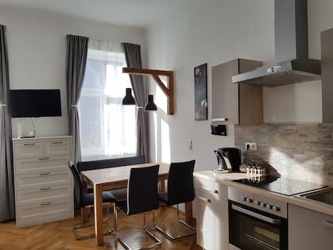 Light-flooded studio near Downtown-self check in!