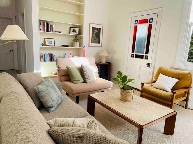 Peaceful bright House & Garden Fitzroy North 2 bed gallery image 4