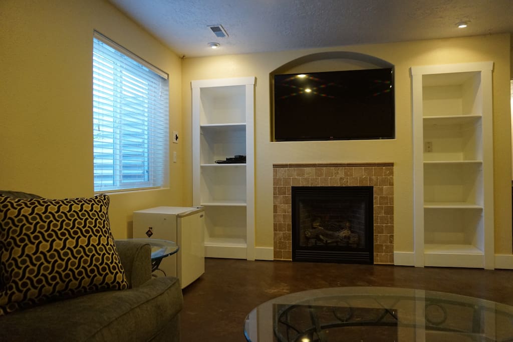 55" TV, DVD player, Netflix access, & Comcast X1