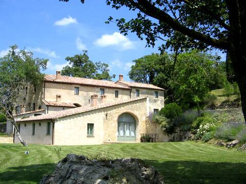 Luxury Pool Villa up to 17 in Val D'Orcia, Siena