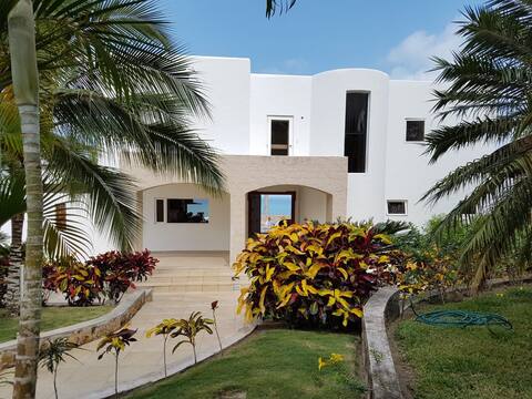 Luxurious House with private pool pool Casa Blanca Same