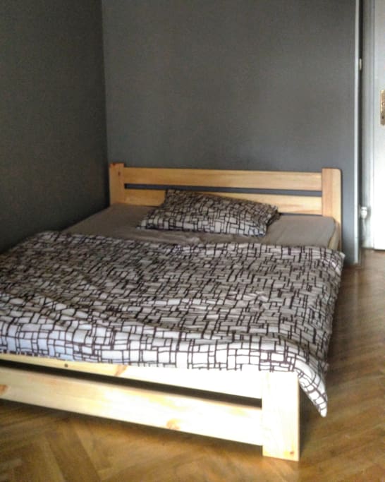 Spacious 160cm bed for your highest comfort.