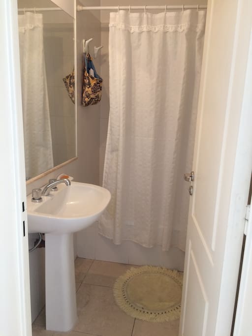 Baño completo con bañera
