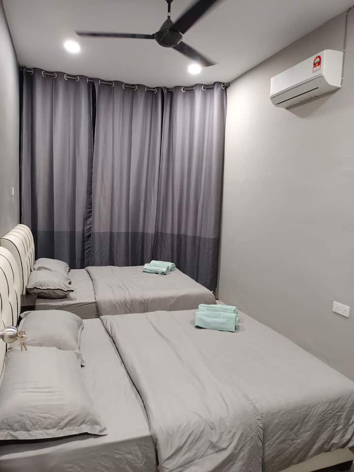 Segundo dormitorio con 2 camas matrimoniales.