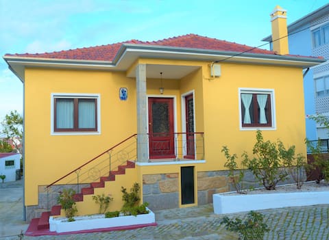 Top Airbnb: 6 Guests - Casa Celeste Portugal - 1st Floor only em Mafamude