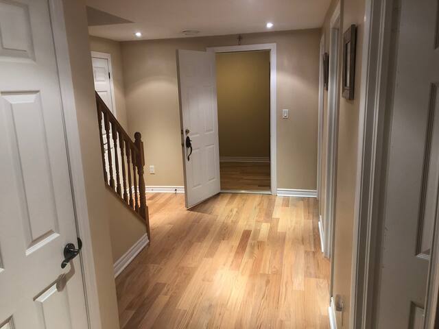 Private basement apartment in Toronto gallery image 4
