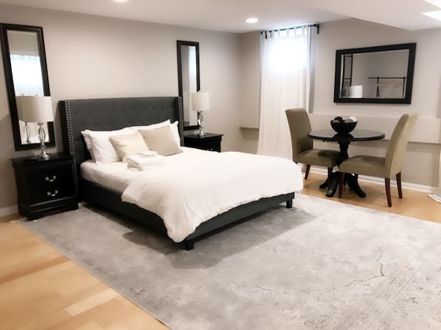 A Private & Spacious Room near the Art Museum