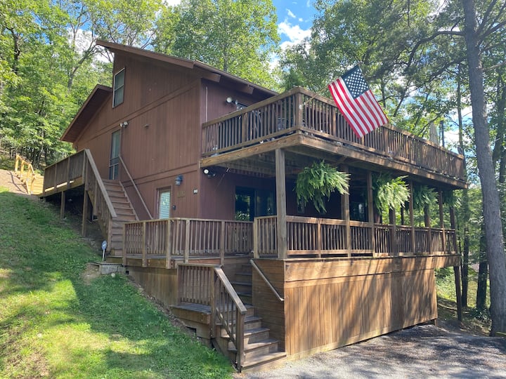 Mountain View & Hot Tub Cabins for Rent in Basye, Virginia, United