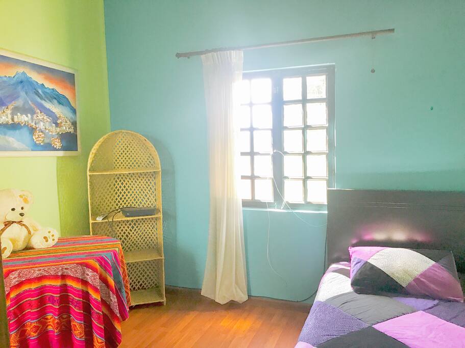 Dormitorio amoblado con todo servicio