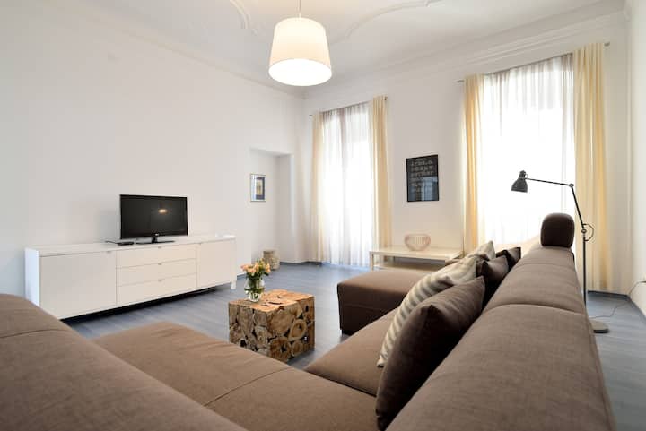 Elegant apt. in prime location