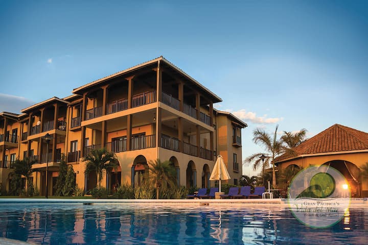 Gran Pacifica Beachfront Apartment | Surf Paradise