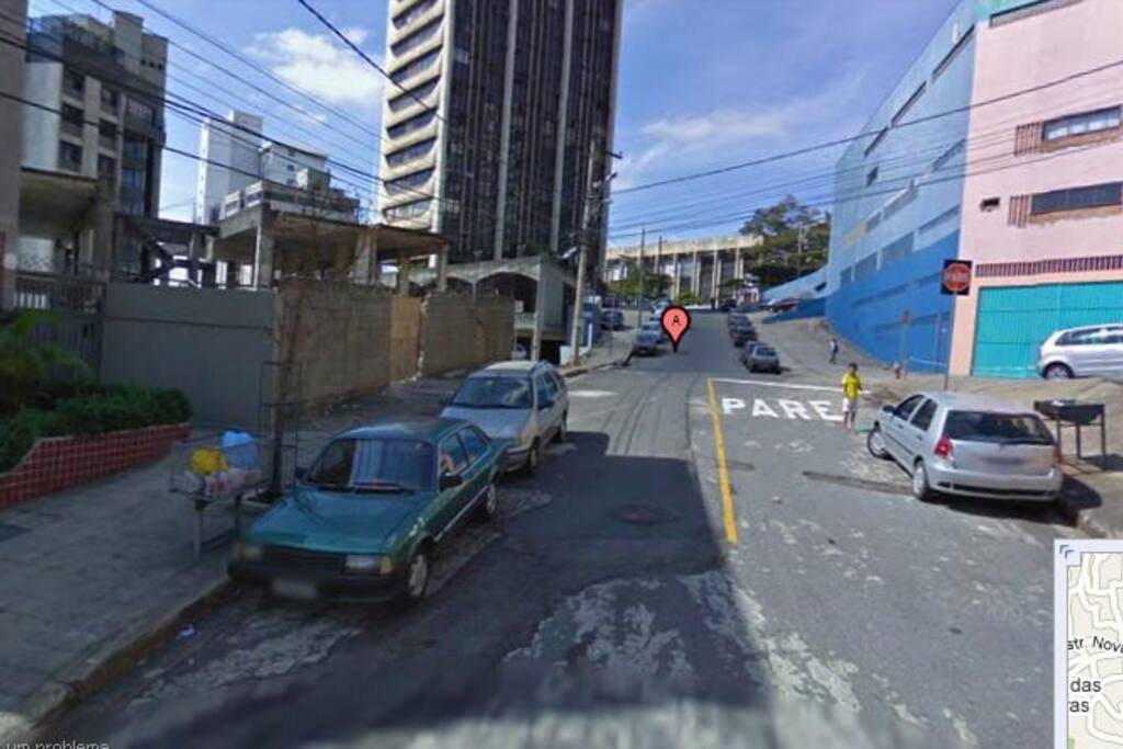 The street in direction to Raja Gabáglia Avenue