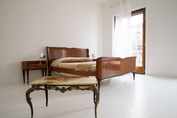 Fancy Apt In Historical Building In Duomo Area - Milan