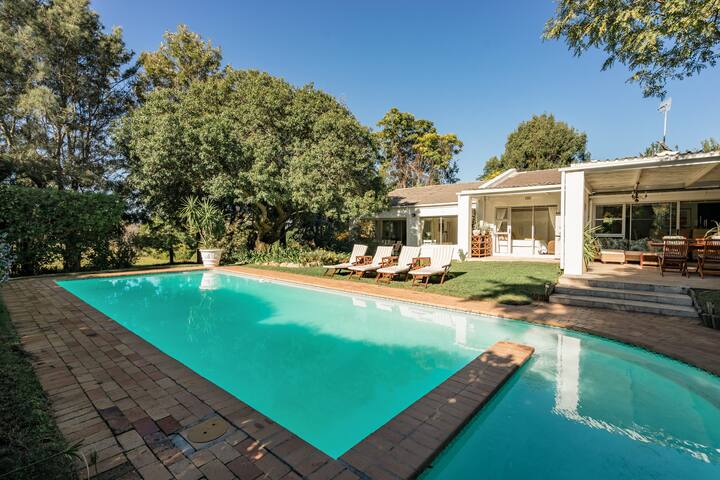 Fabulous Family Villa sleeps12 ConstantiaVineyards gallery image 2