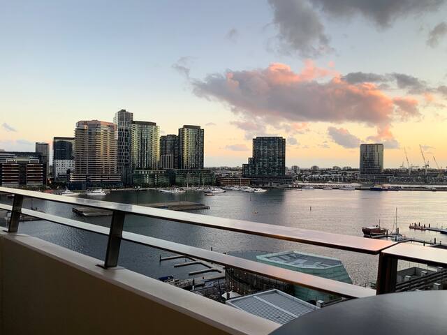 Wake up to the beautiful sunshine & harbour view