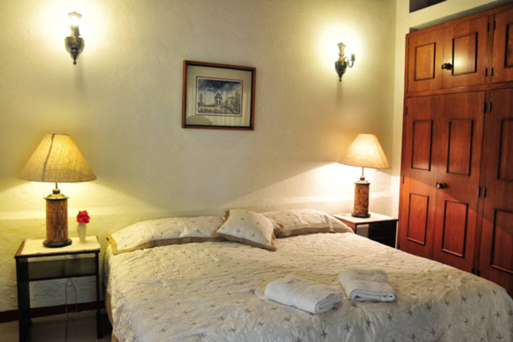 Puede ser con Cama King o 2 Standar