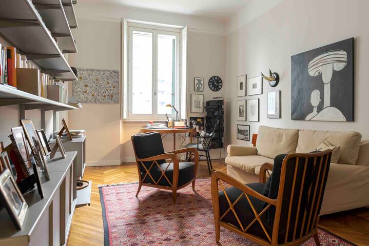 Quiet and Sunny 4-room Flat in the Heart of Milan gallery image 5