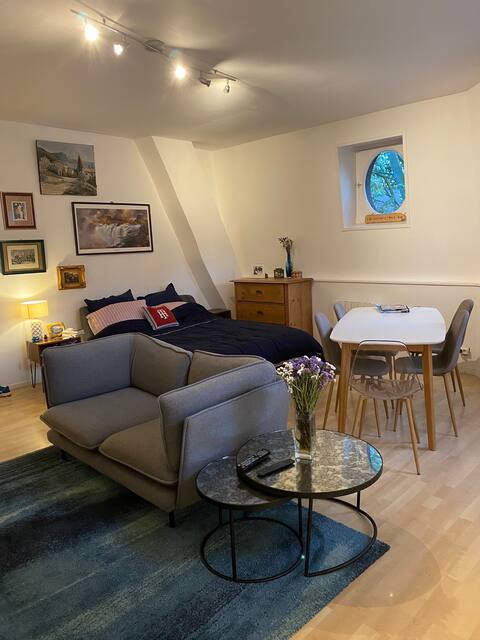 Grand studio lumineux au cœur de République !