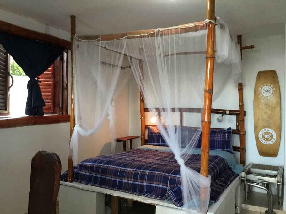 Queen Bed, Bamboo Room