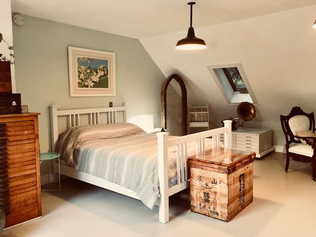 1837 Carriage House Duplex
1200 sq.ft. Art studio