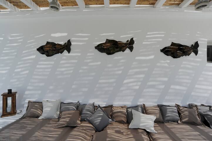 Summer villa with an artistic touch near Panormos gallery image 5