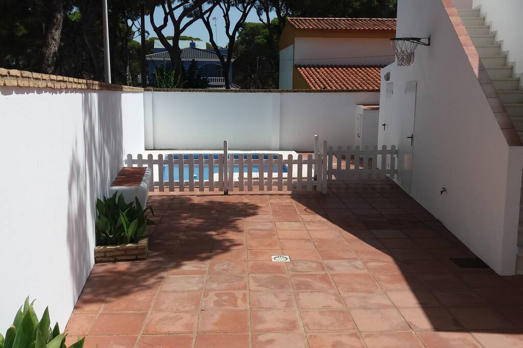 Patio + Piscina Privada