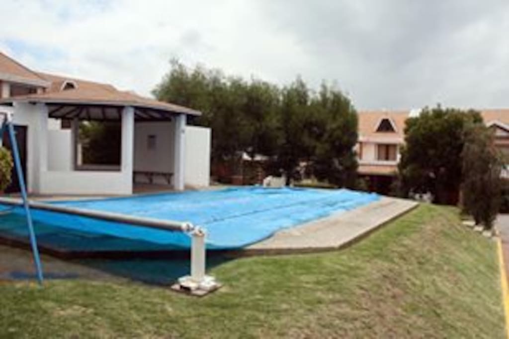 Jardín y Piscina
