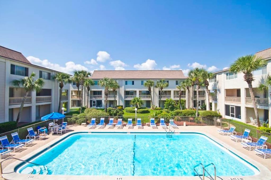 Enjoy all the blues at Four Winds Condominiums - Enjoy our blues: Brilliant blue skies. Deep blue ocean. Two radiant blue pools.