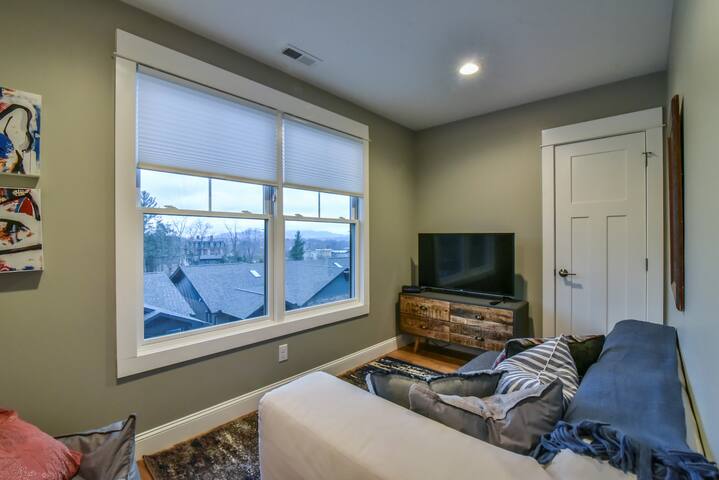 Modern Mountain Escape at The Josephine gallery image 5