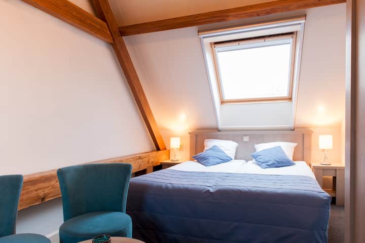 غرفة نوم 3 بسريرين