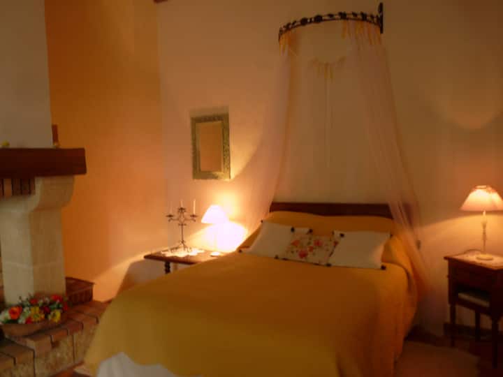 habitación " narciso  (cama de 140 )