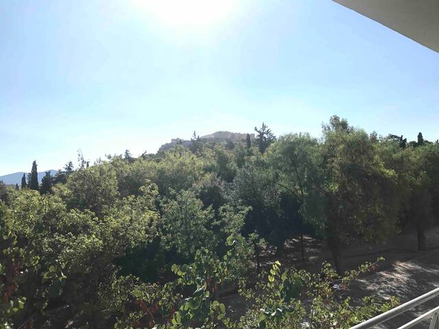 Newly renovated Acropolis facing Townhouse gallery image 5