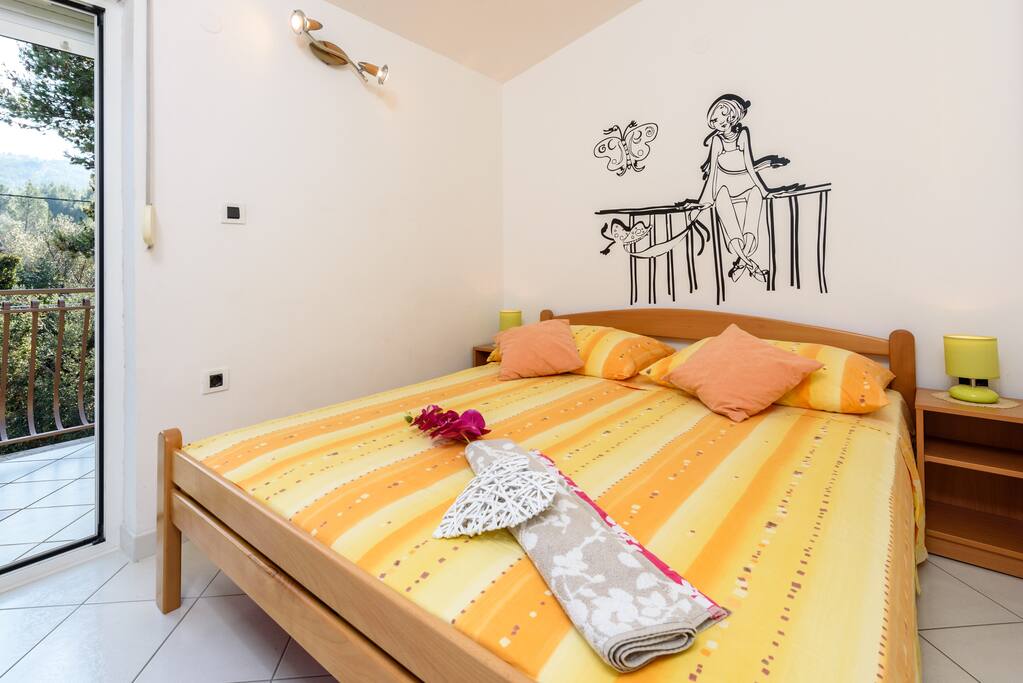 APARTMAN A2 SPAVAĆA SOBA