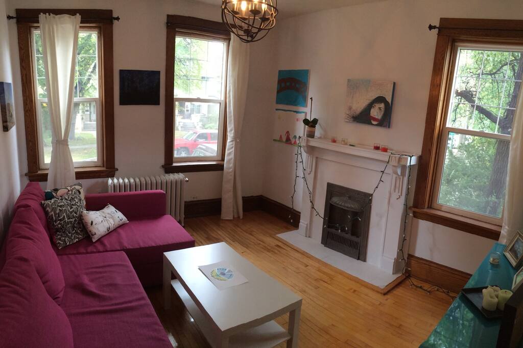 Living room with pull-out couch