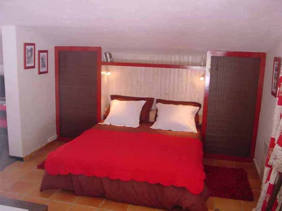 Chambre parentale avec lit grande largeur (160/200)