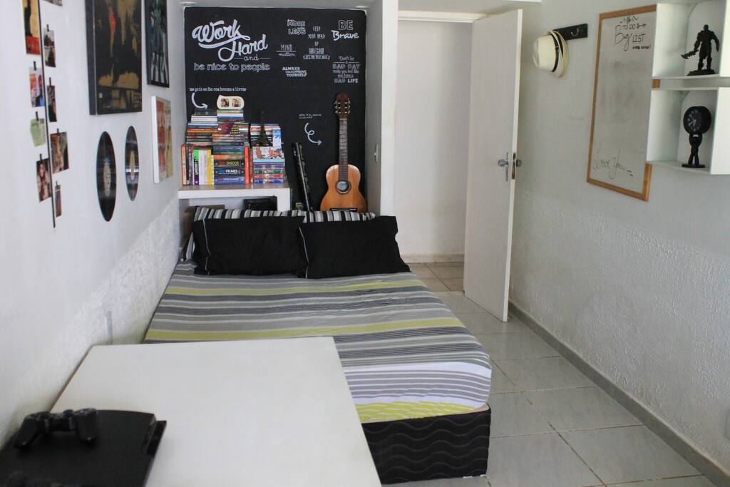 Quarto privativo com cama de casal