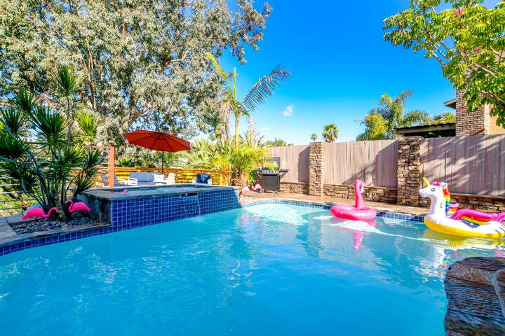 Luxury Oasis! Pool/Jacuzzi & Prime Location! gallery image 2