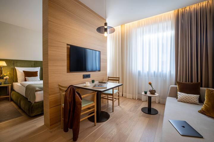 Edle 2-Zimmer Suite designed von Matteo Thun gallery image 4