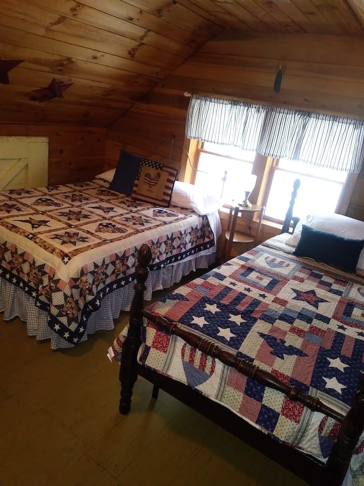 Mamaw's Cabin with hot tub, Creation Museum/Ark Cabins for Rent in