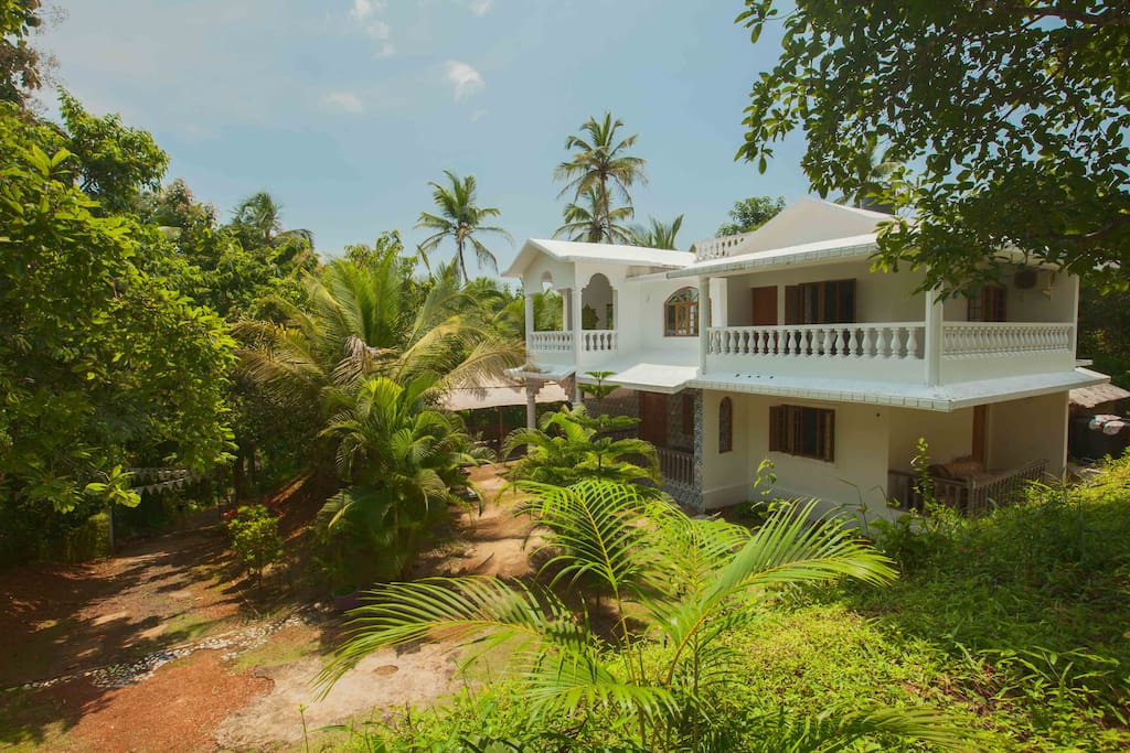 4 Bedroom Jungle Villa with Yoga Shala near Patnem and Talpona beaches