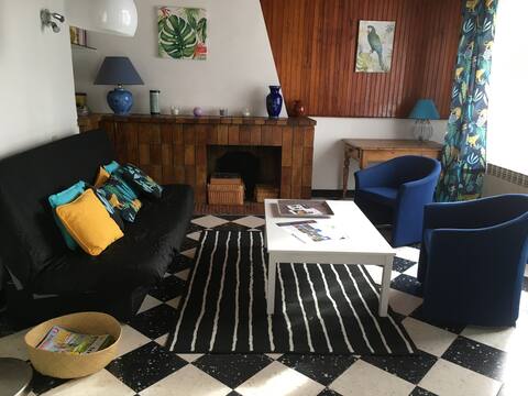 Airbnb performant: Small cozy house on the hill à Nîmes