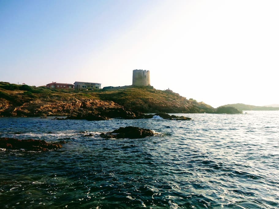 La casa vista dal mare a nord