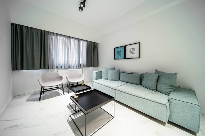 Heritage 402/Luxury Two Bedroom/Balcony gallery image 2