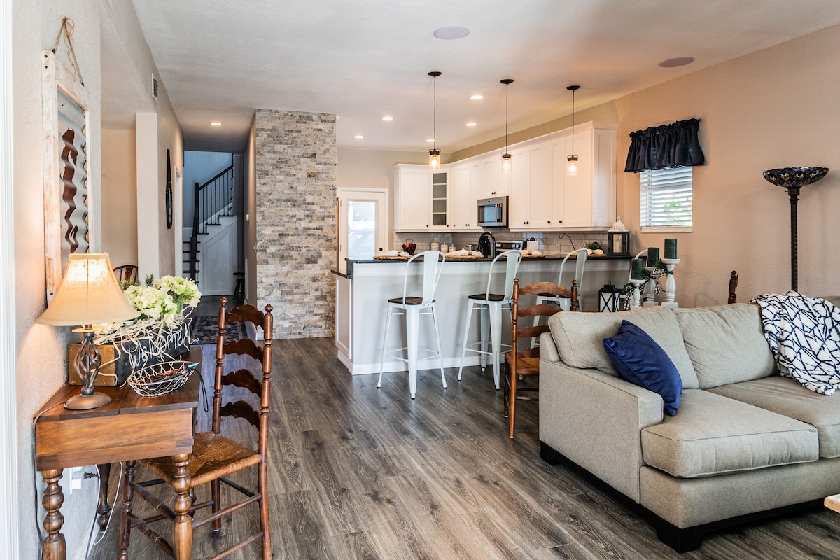 Popular Airbnb listing: Captain's Quarters in Tarpon Springs