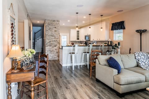 Popular Airbnb listing: Captain's Quarters in Tarpon Springs