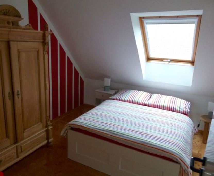 Schlafzimmer 1