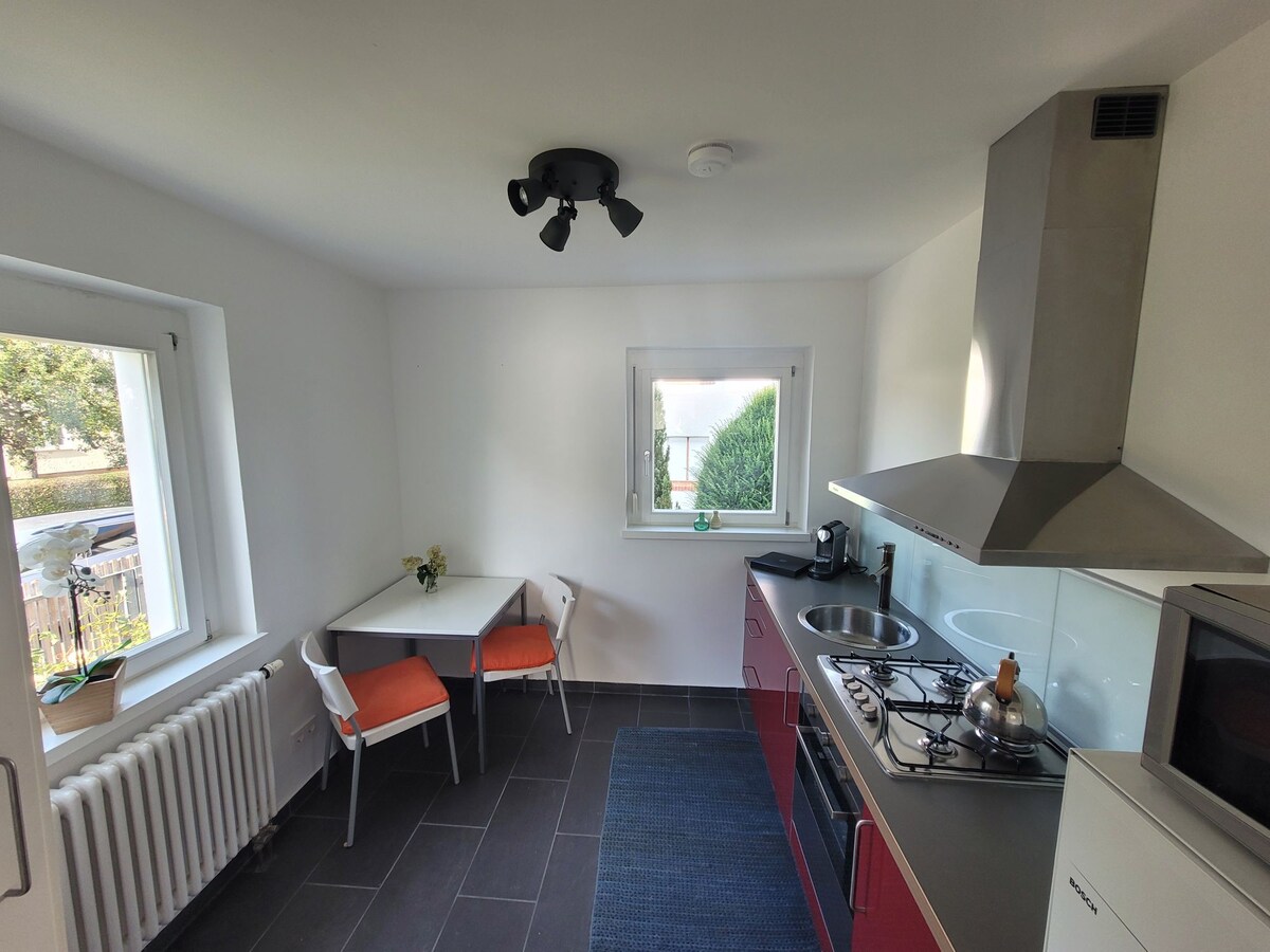 Top Airbnb: Bright, quiet, cozy: room with kitchen and bathroom/toilet in Stuttgart