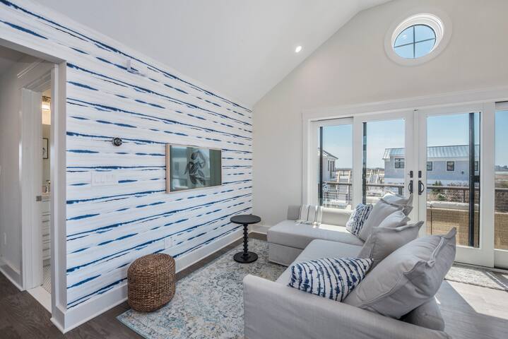 Absolutely stunning! New water front house gallery image 5